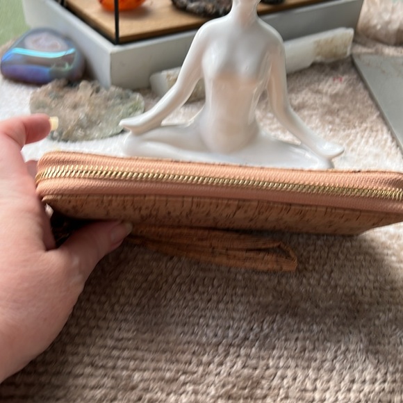 Womens cork like wallet.. nwot - Picture 3 of 8
